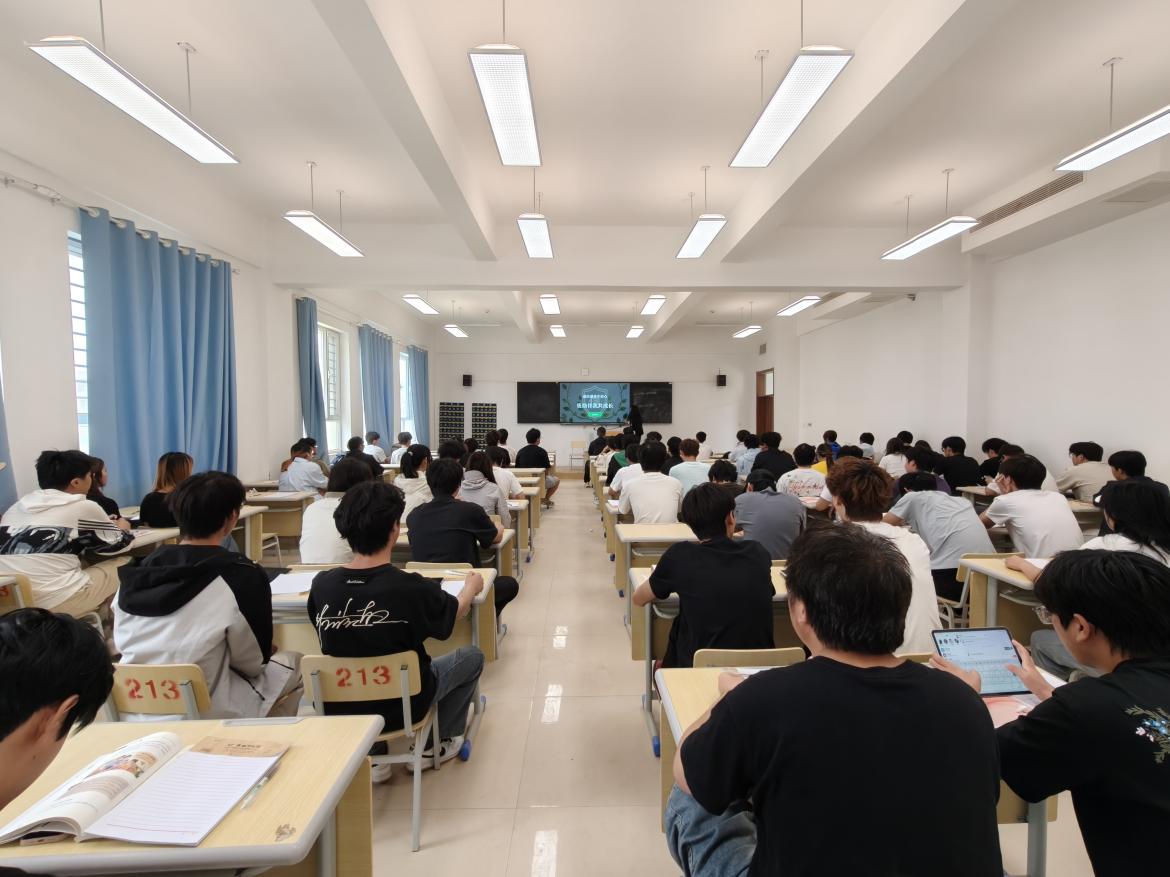 教师授课情况照片